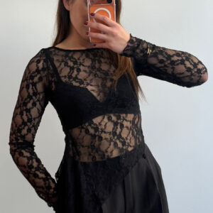 TOP ENCAJE ASIMÉTRICO