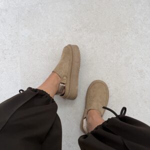 ZUECO TAUPE UGG